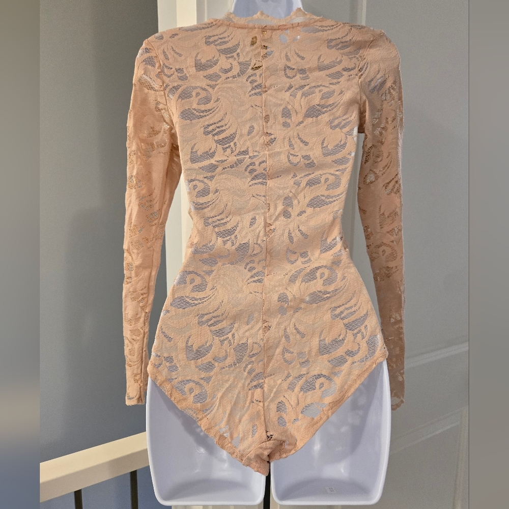NWOT H&M GOLD LABEL Lace Long Sleeve Bodysuit - Peach. Size 2. - Picture 3 of 12